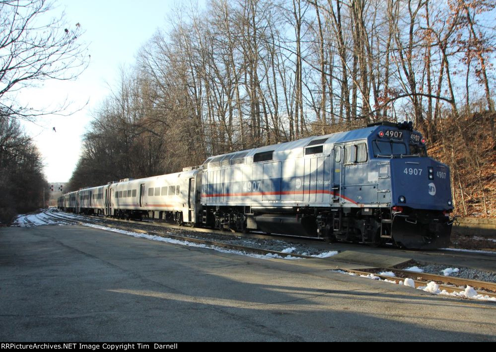 MNCR 4907 making a station stop